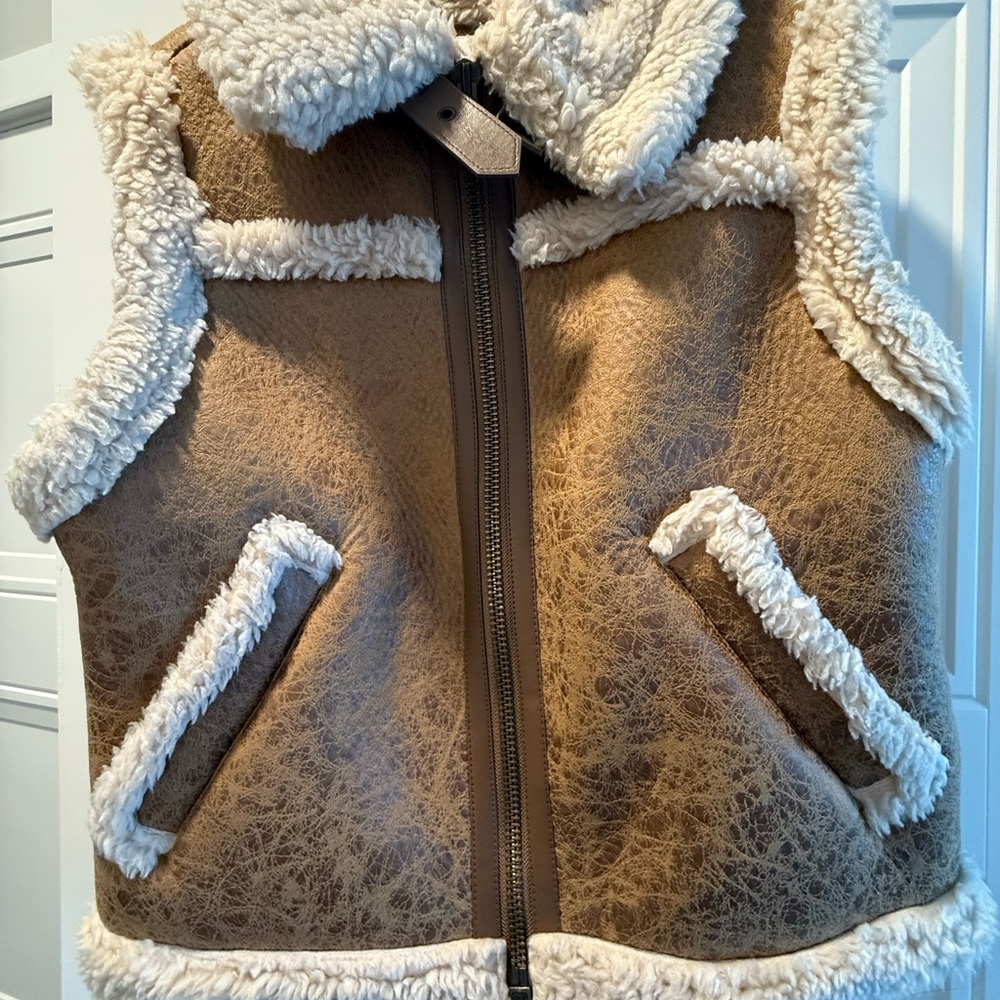 American Eagle Outfitters Tan and Cream Sherpa Vest
